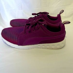 Puma women sneakers size US.8 /UK 5. Used in good condition
